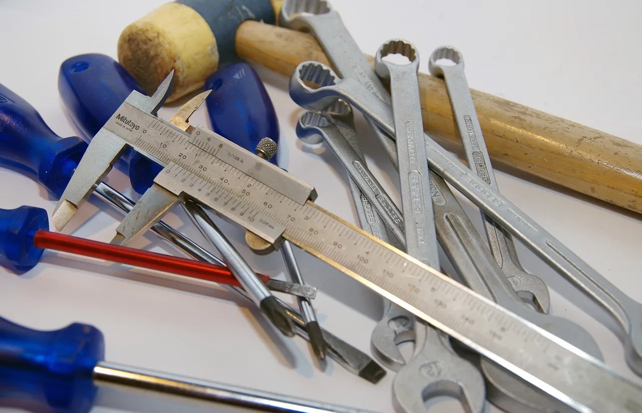 tools 1093116 1280