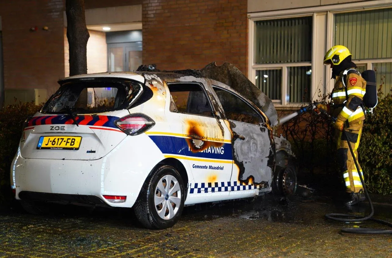 2025 05 20 meesters multi media fotos voertuig handhaviing gemeente maasdriel in brand12