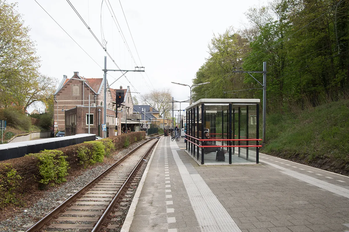 2016 0429 station overveen 02 wikipedia
