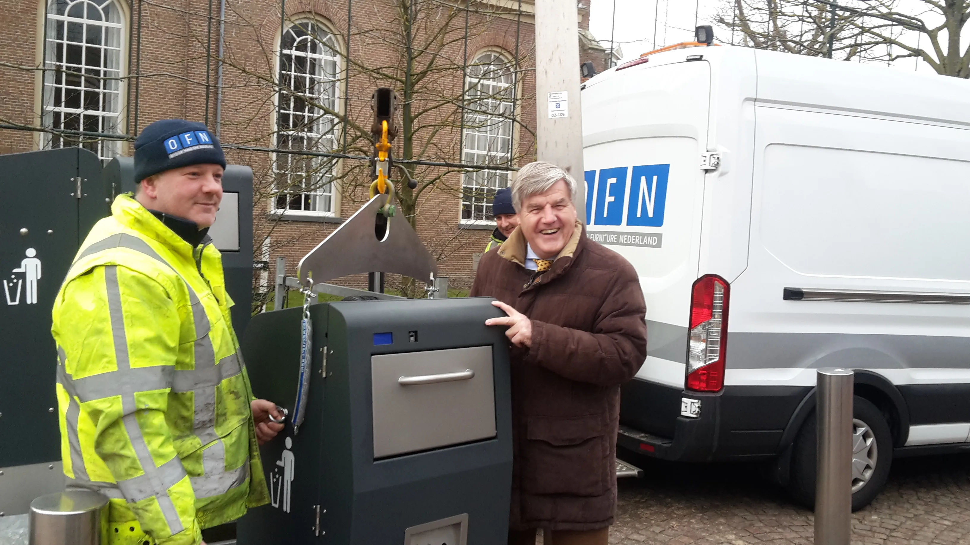 afvalbakken geplaatst met joop berendsen jaap koper