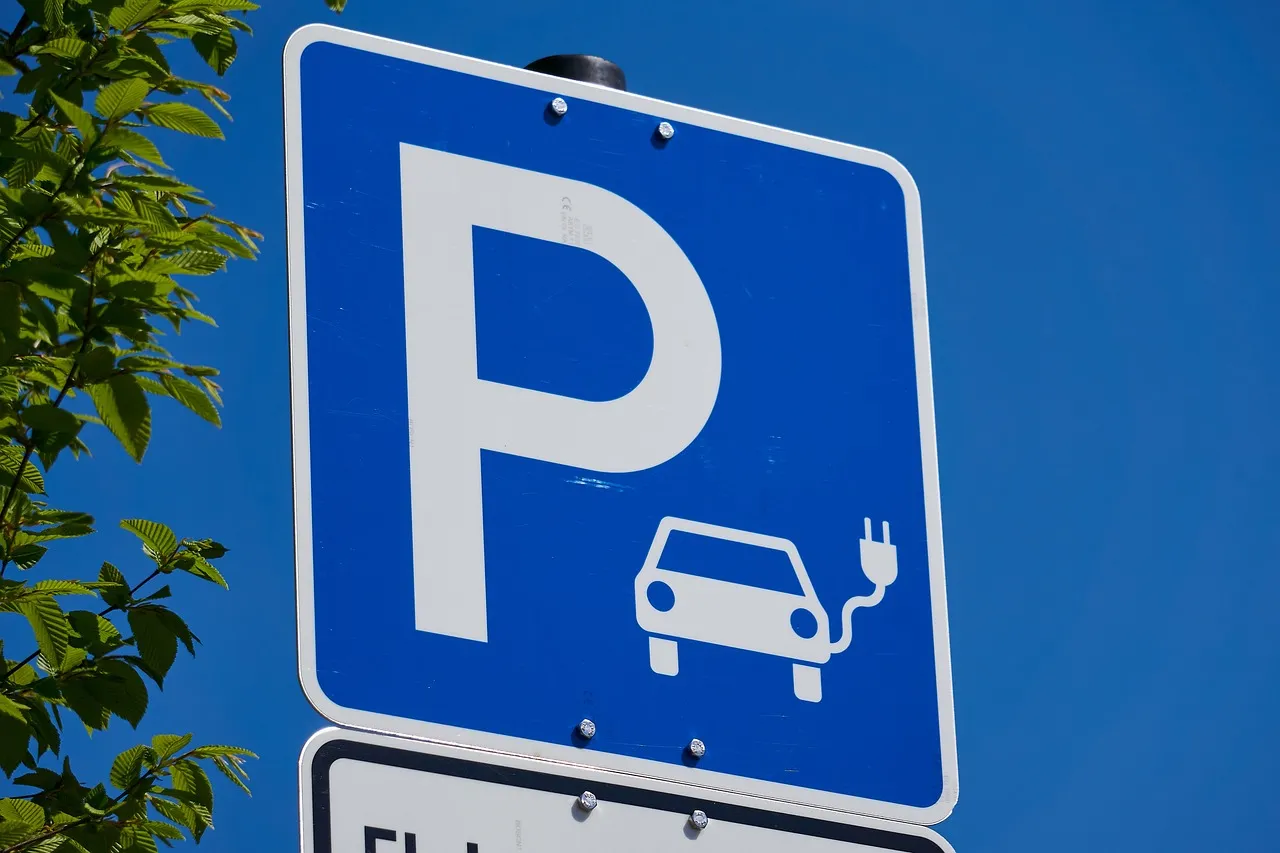 electric mobility 4158596 1280