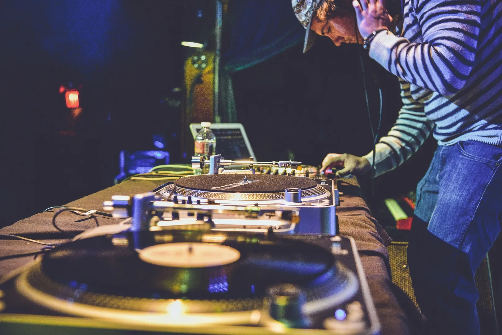music turntable technology musician dj deejay 1410126 pxherecom