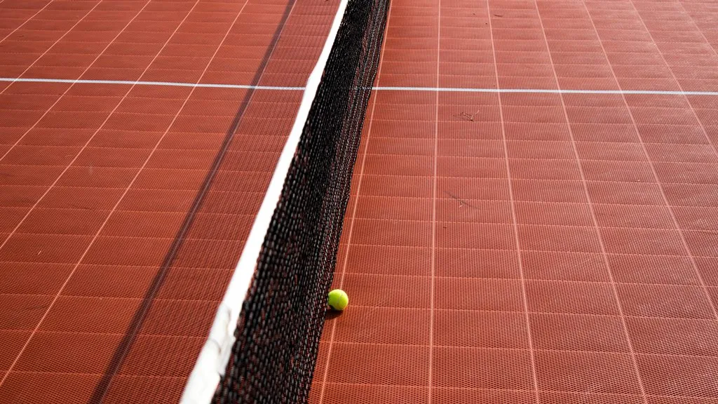 tennisbal op tennisbaan webversie pexels