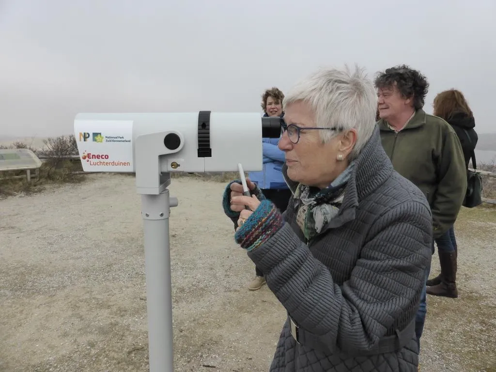 verrekijkefoto met aaltje emmens en nico spaarkogel nationaal park zuid kennemerland