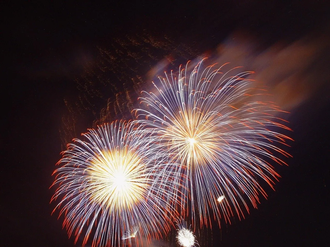 vuurwerk show 386846 1280 pixabay cc0 public domain