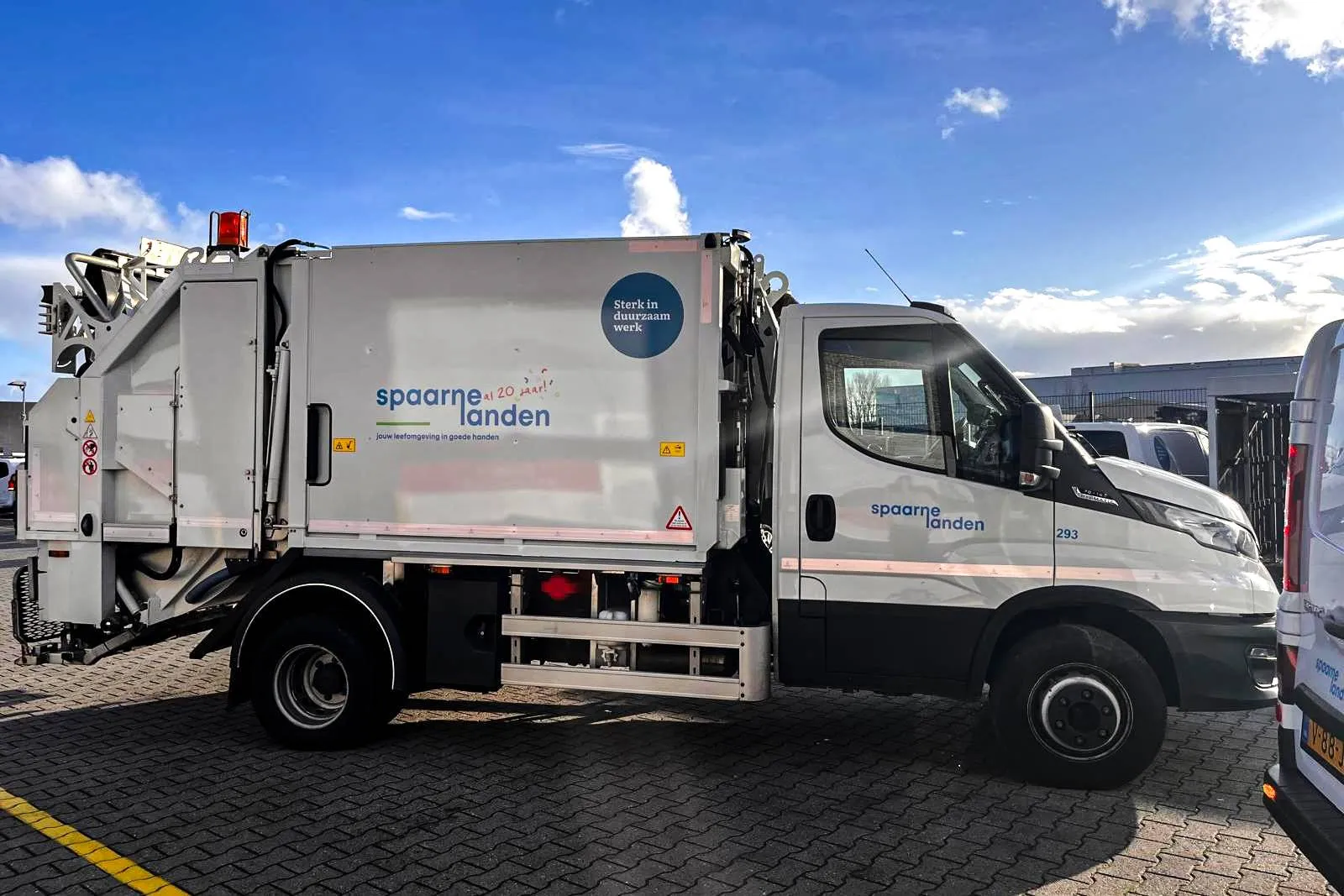 spaarnelanden vrachtwagen met jubileumlogo kopieren