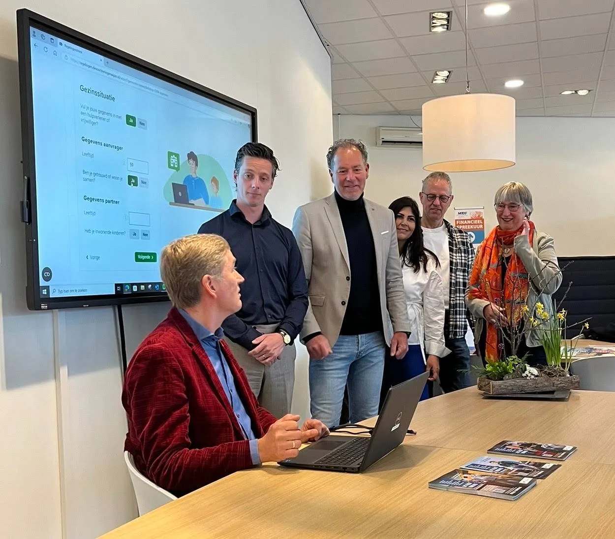 wethouder en betrokkenen vraaghuis gem zeewolde