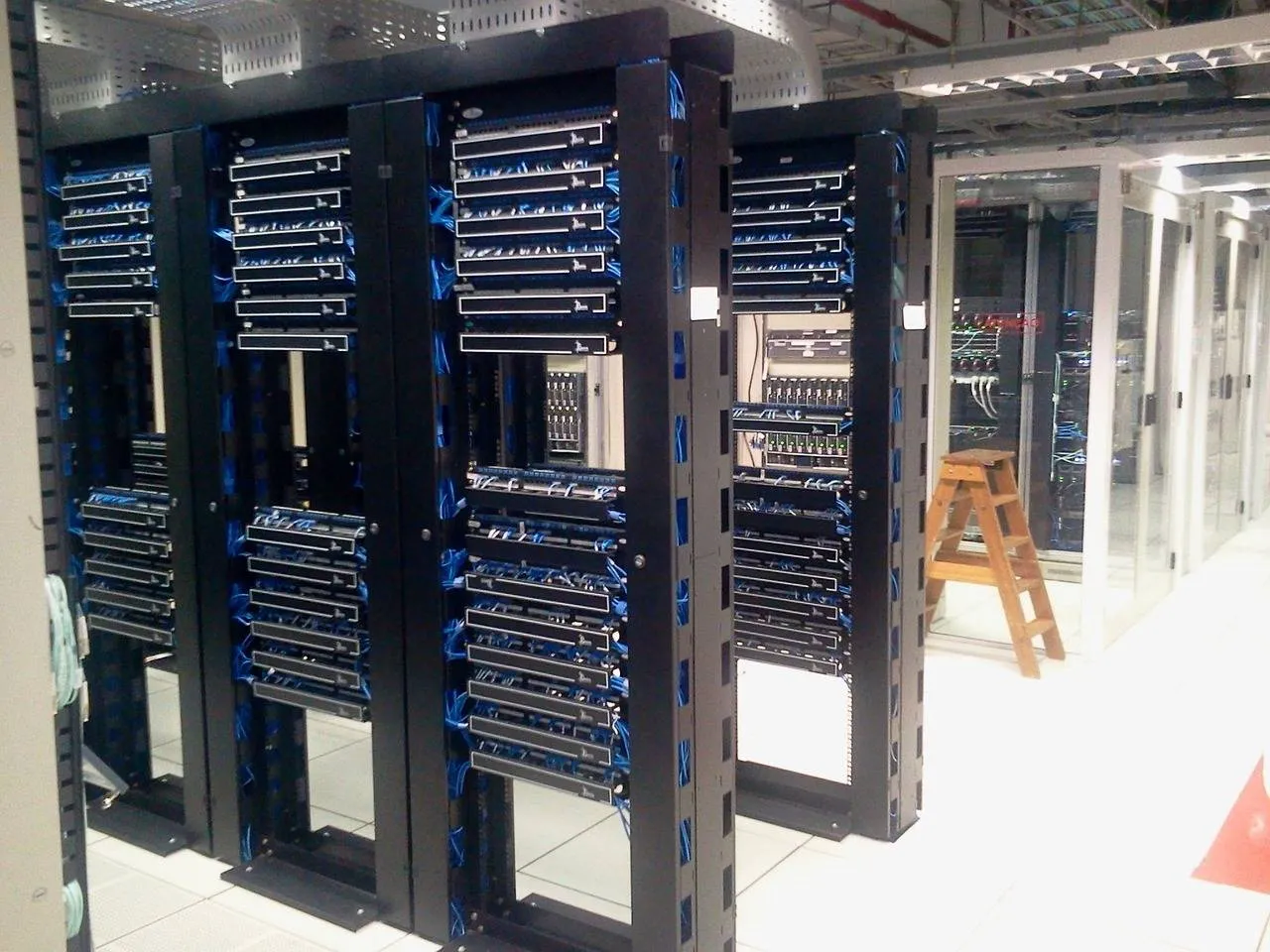 datacenter servers evertonpestana via pixabay