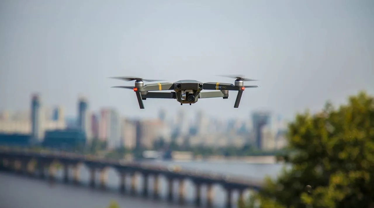 drone met camera evhenii putiata via pixabay