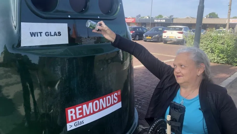 betty bij te hoge glasbak 915x518 1