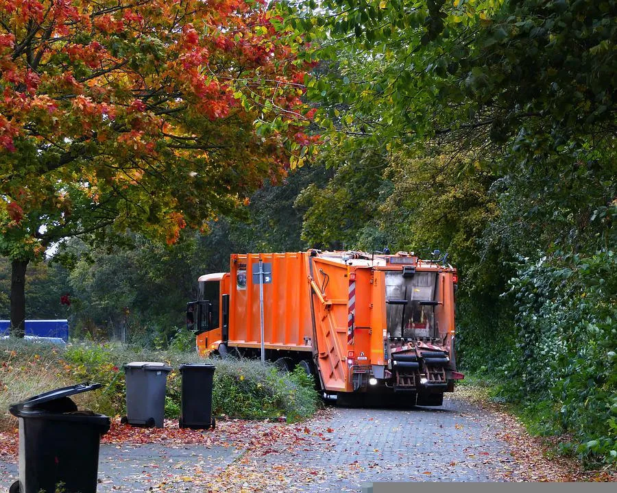 garbage truck 6756670 960 720