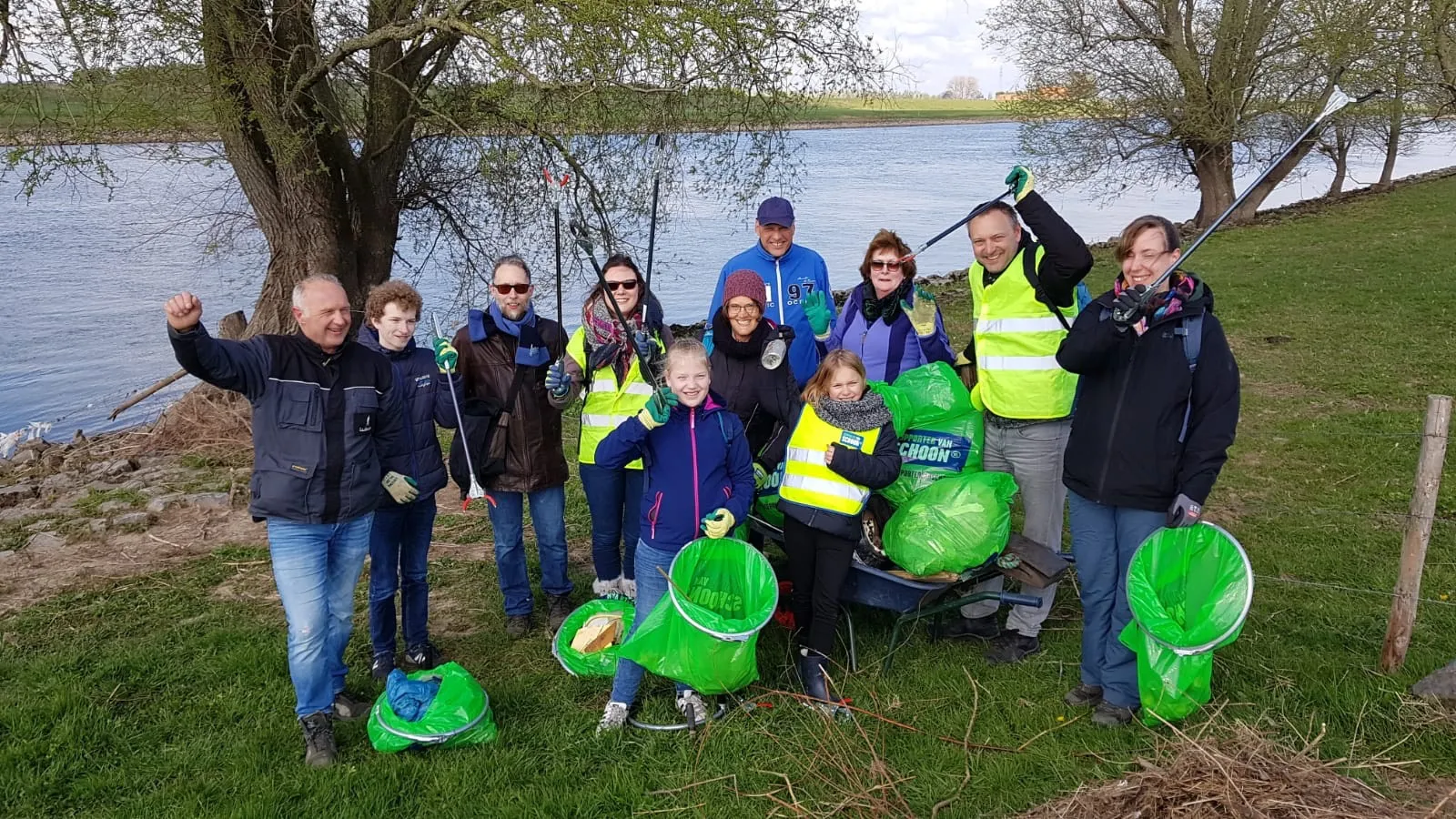 groep enthousiaste jutters