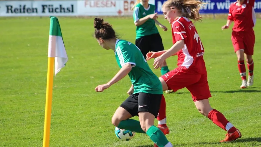 ladies 4108525 960 720 915x518 1