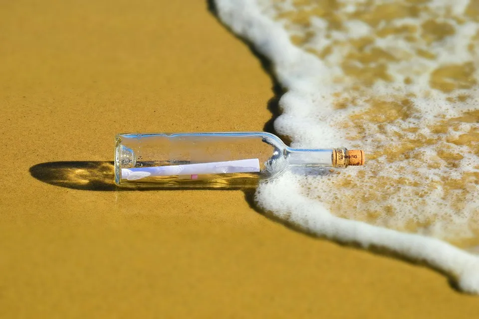 message in a bottle 5322111 960 720