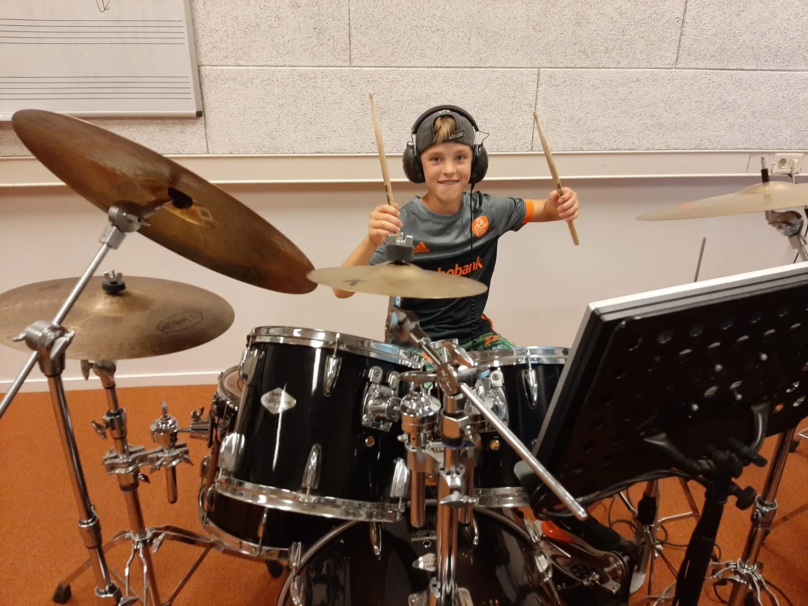 muziekles drum finn henjes