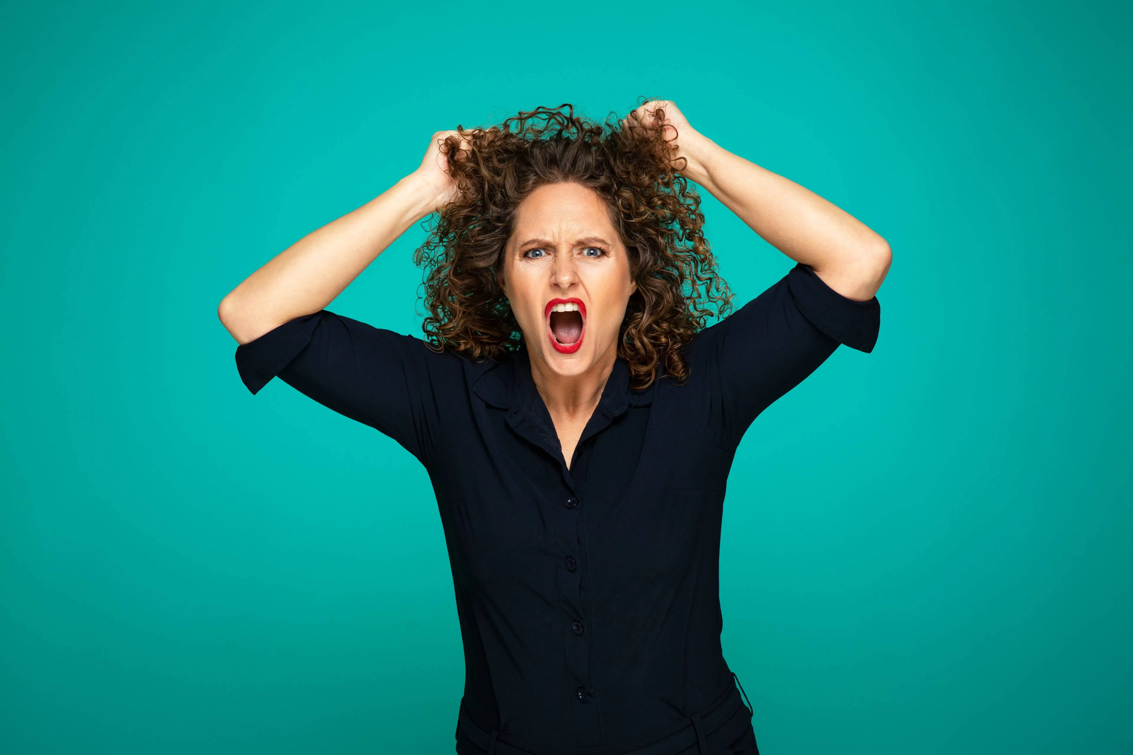 Esther van der Voort_Mama is Boos_liggend_(c)Joyce Djo