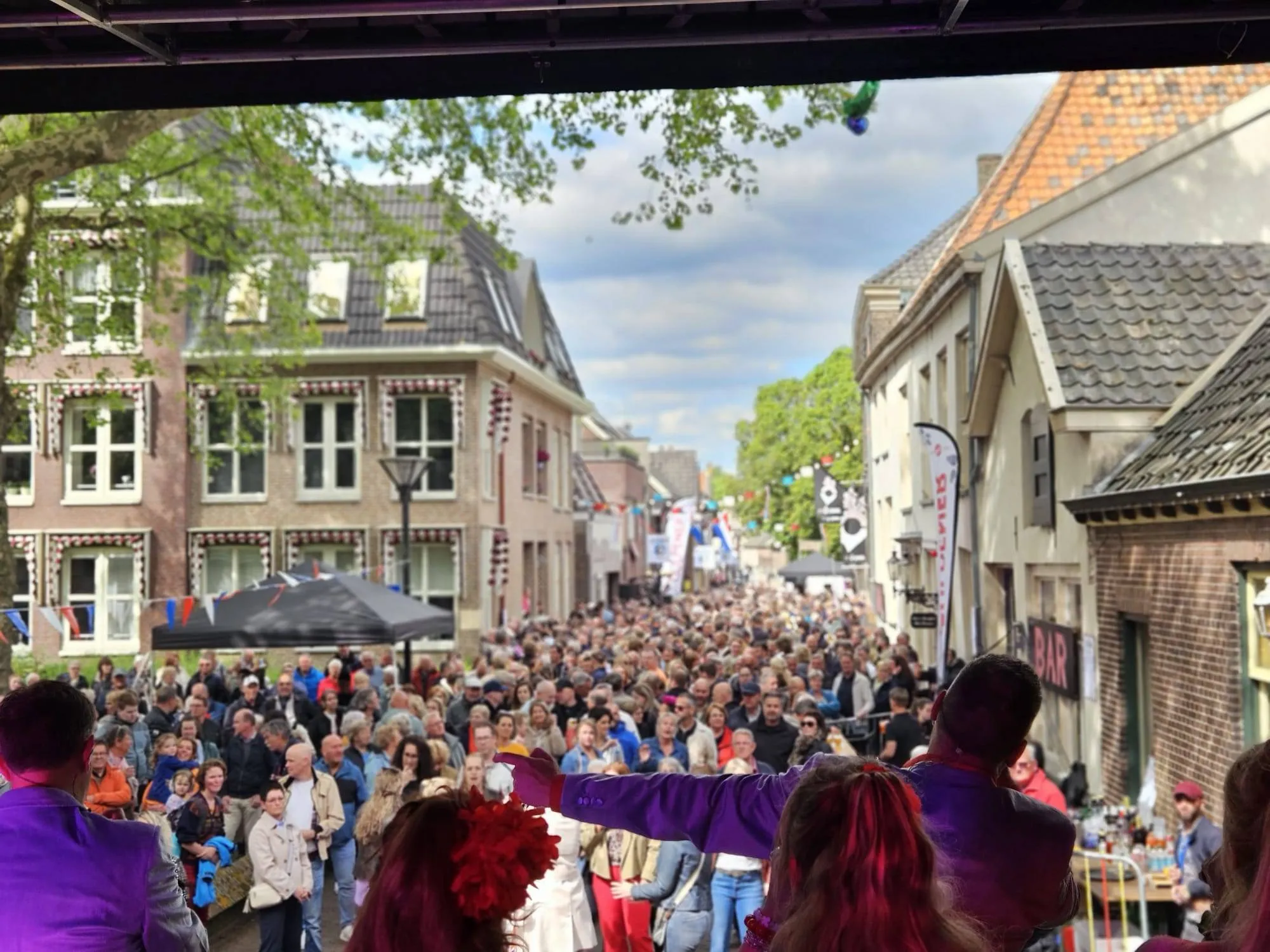 Koningsnacht en Koningsdag staat de Wittenburgstraat weer bol van feest