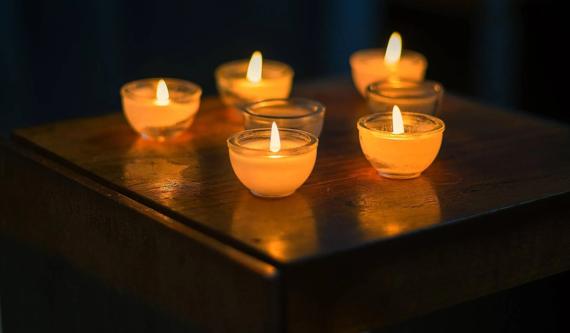 candles-2138132_1920