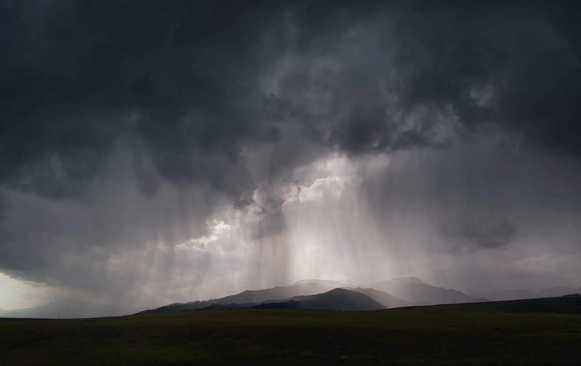 regenr-q-thunderstorm-10356765_1920