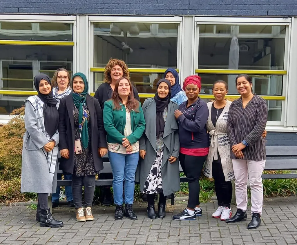 de nieuwe mbo 2 groep die onlangs is gestart met de opleiding helpende zorg en welzijn foto stichting piezo