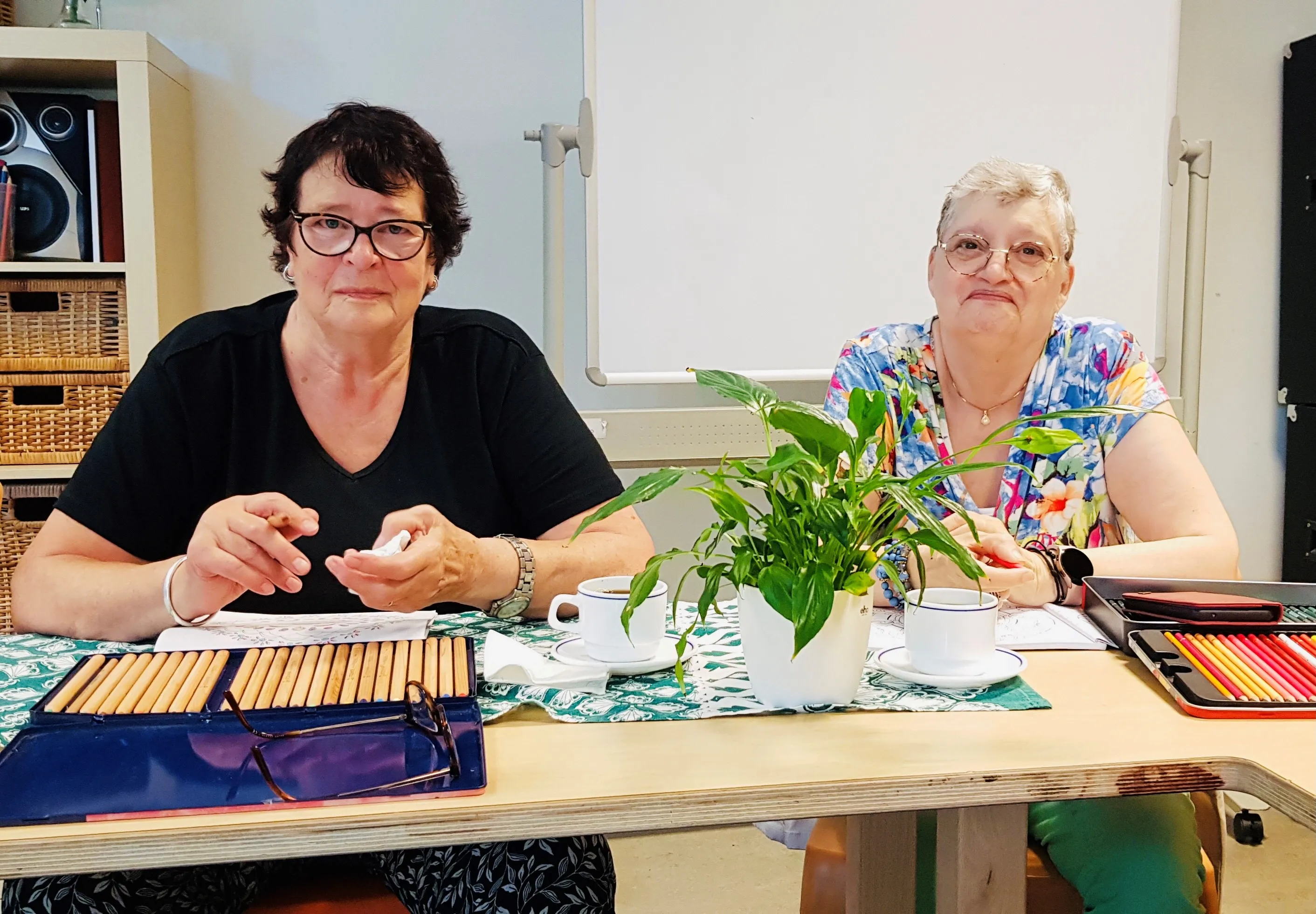 handwerken in de huiskamer van inzet centrum fotograaf stichting piezo