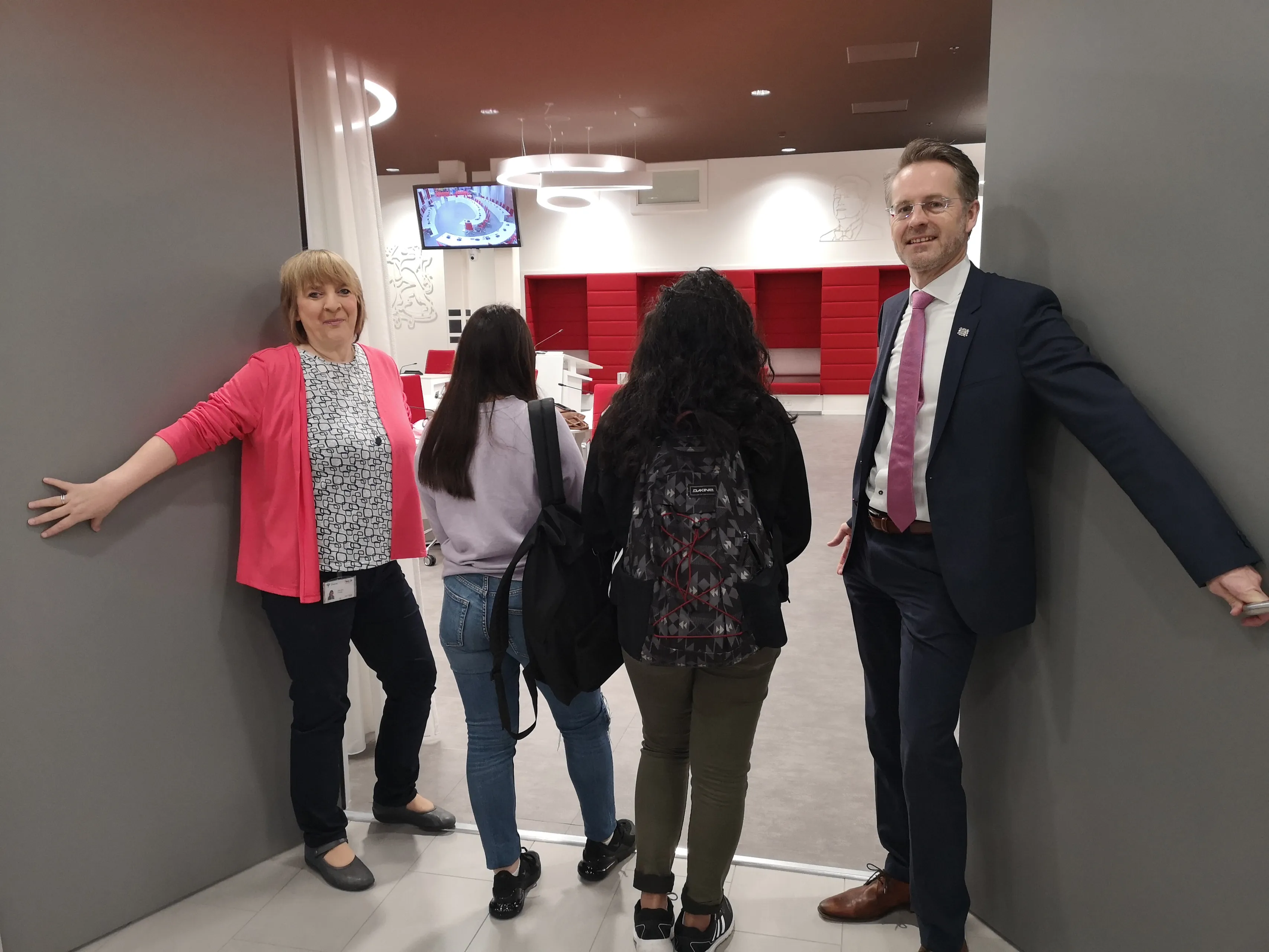 img 20190325 090949 burst001 cover