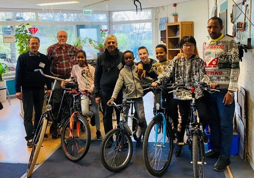 kinderen van ikc de meerpaal volgen lessen fietstechniek bij de ambachtenwerkplaats 1 foto stichting piezo