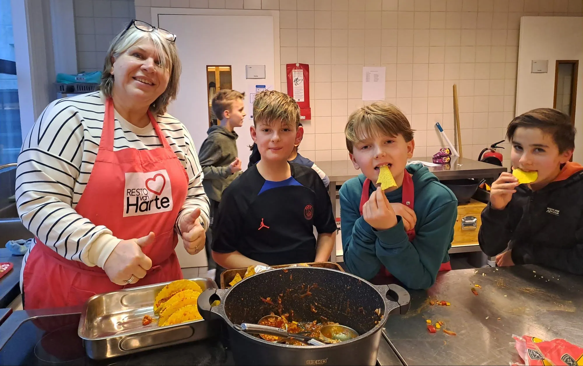 kinderresto en piezo zijn weer van start gegaan met de kooklessen voor kinderen foto stichting piezo