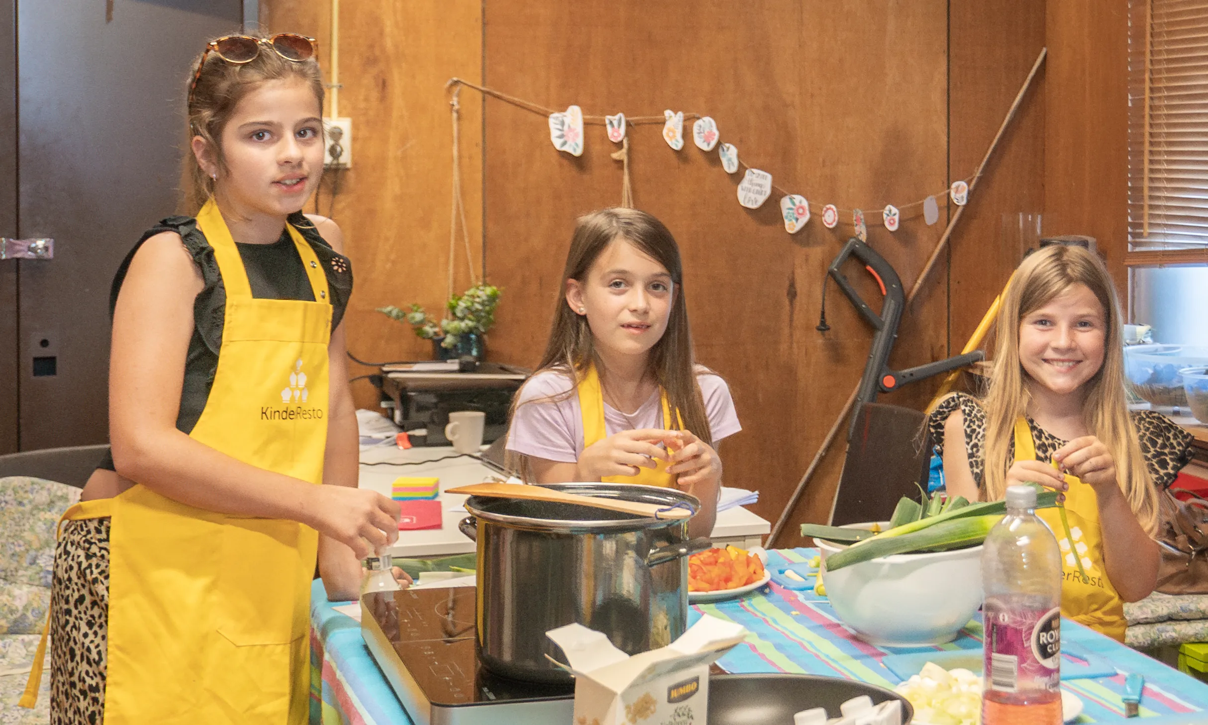kooklessen voor kinderen tijdens de zomervakantie fotograaf jeroen stahlecker