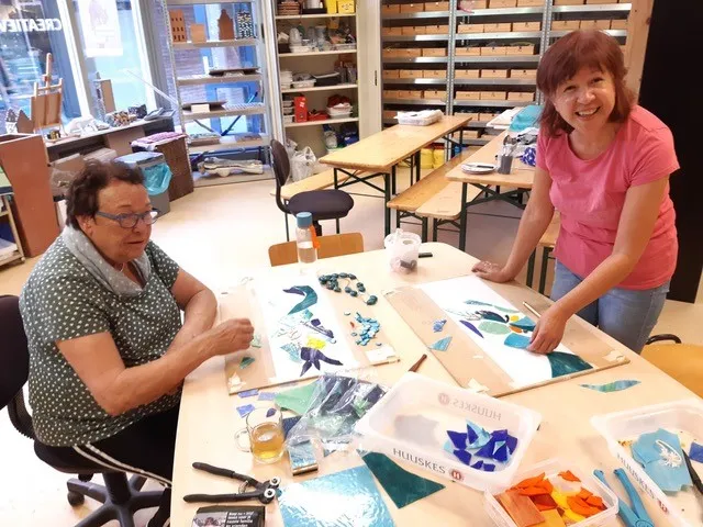 mozaieken in de ambachtenwerkplaats foto stichting piezo