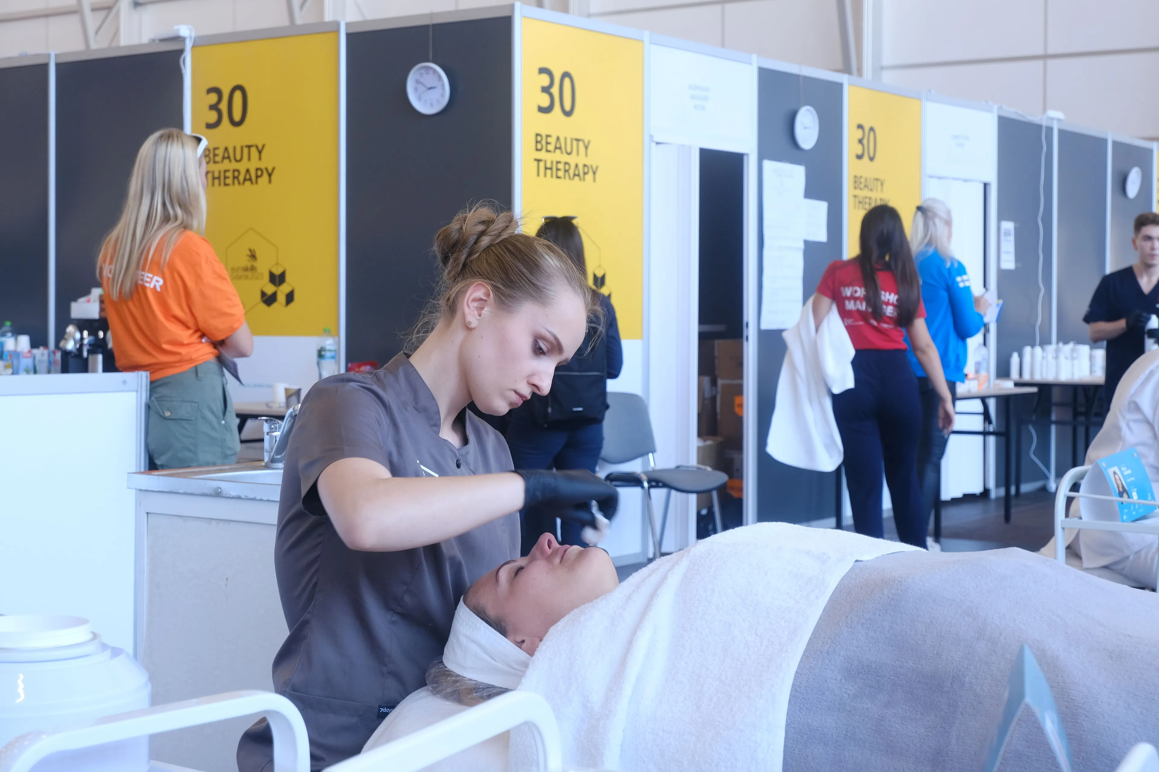 olivia aan het werk kleiner