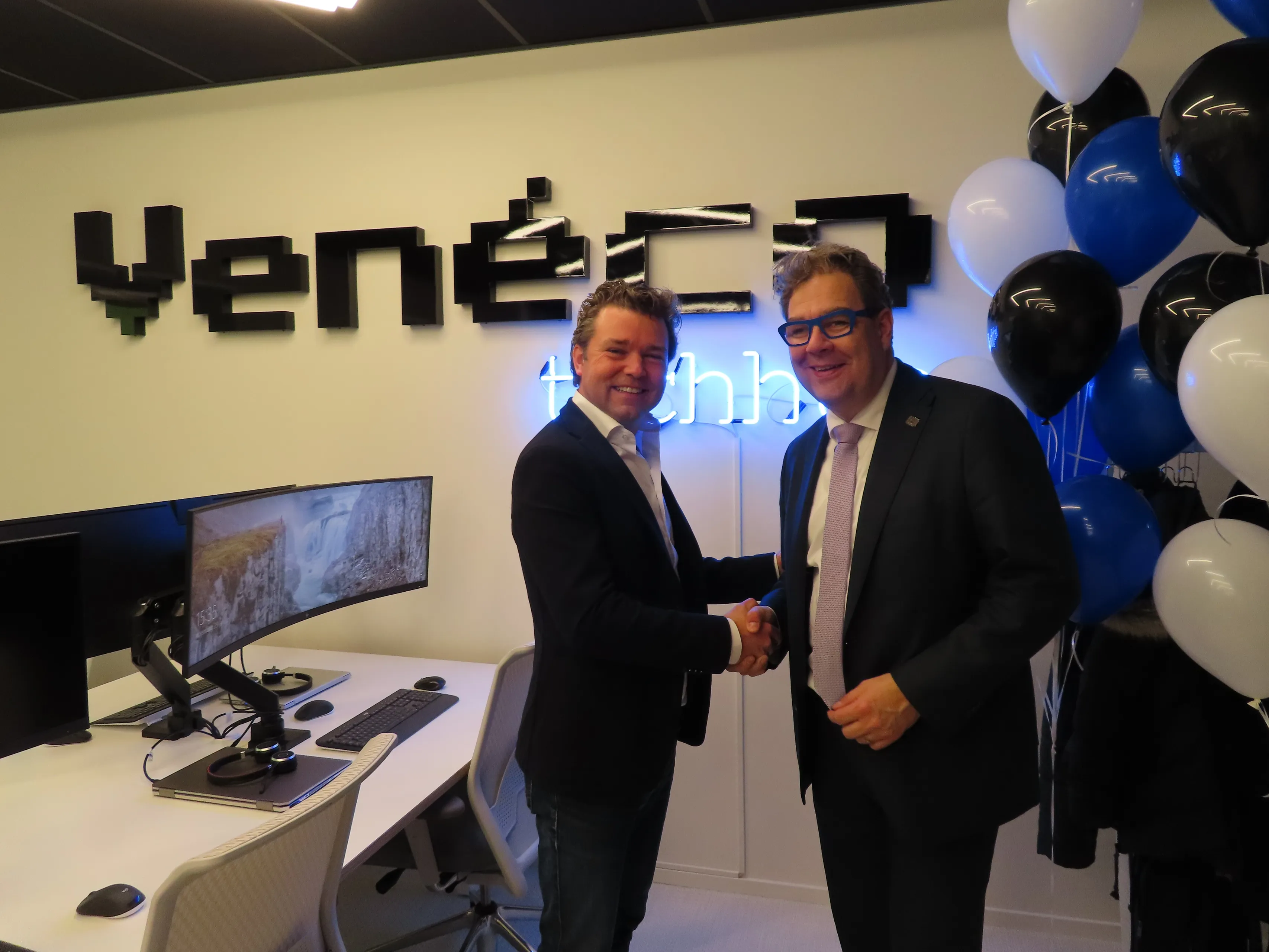 opening veneco