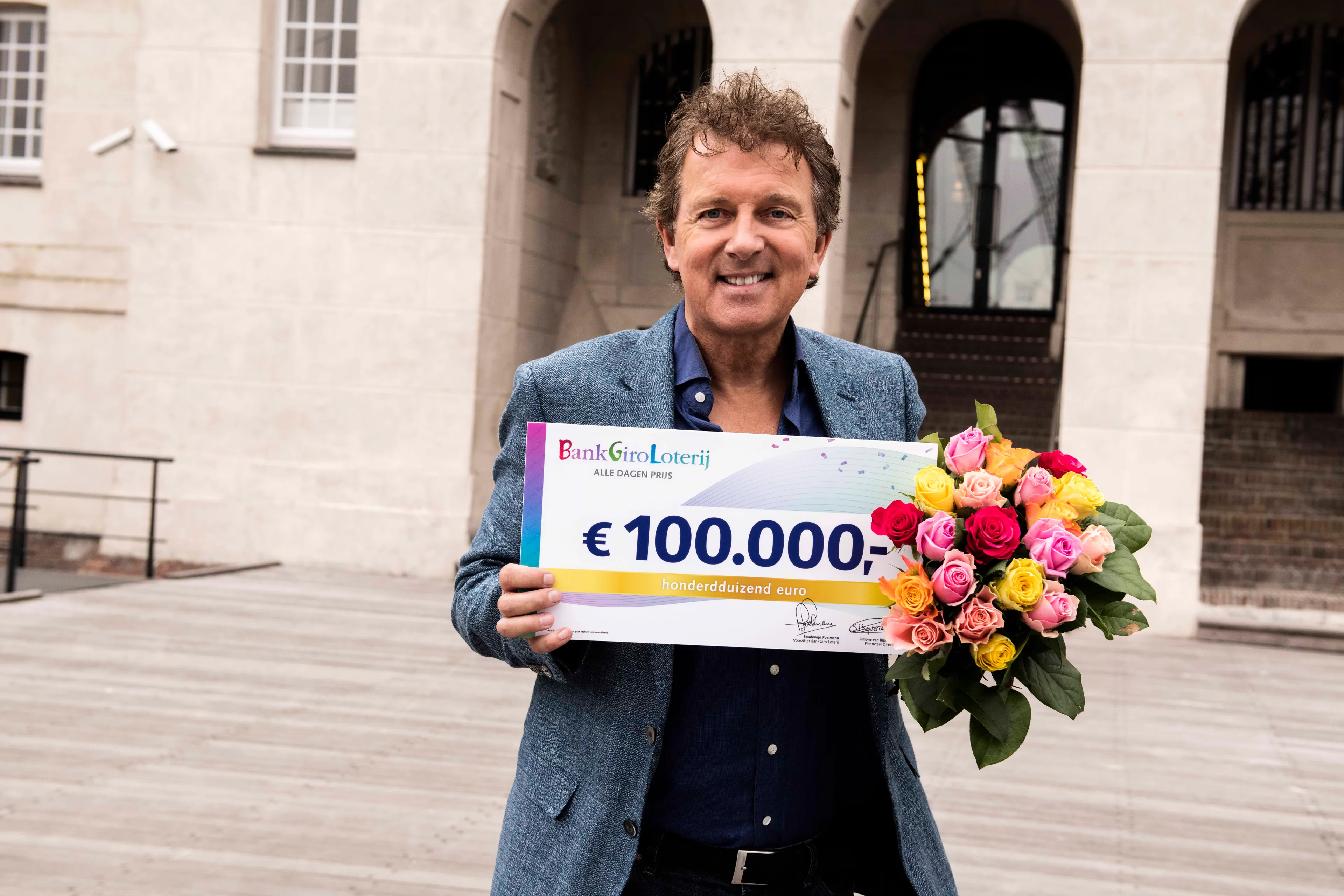 stockfoto bankgiro loterij ambassadeur robert ten brink 100000 euro 1
