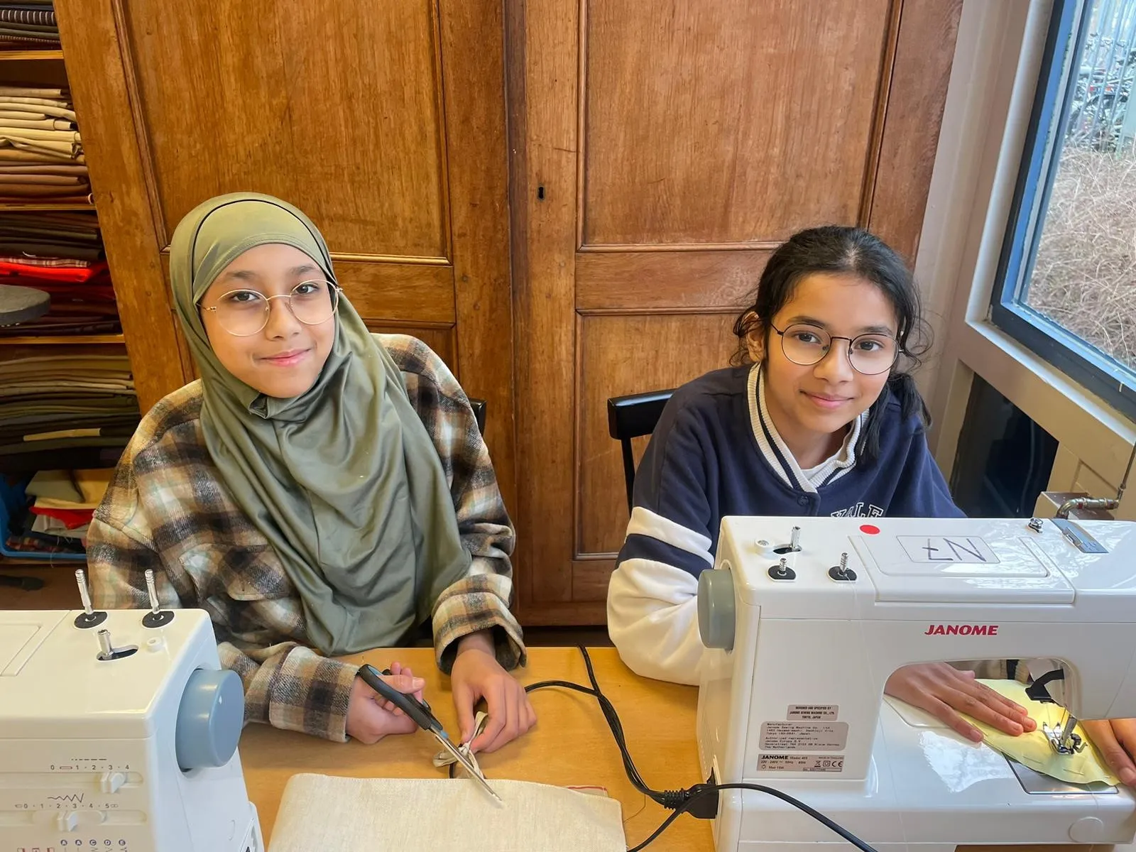 textielworkshops voor tieners bij de piezo ambachtenwerkplaats foto stichting piezo