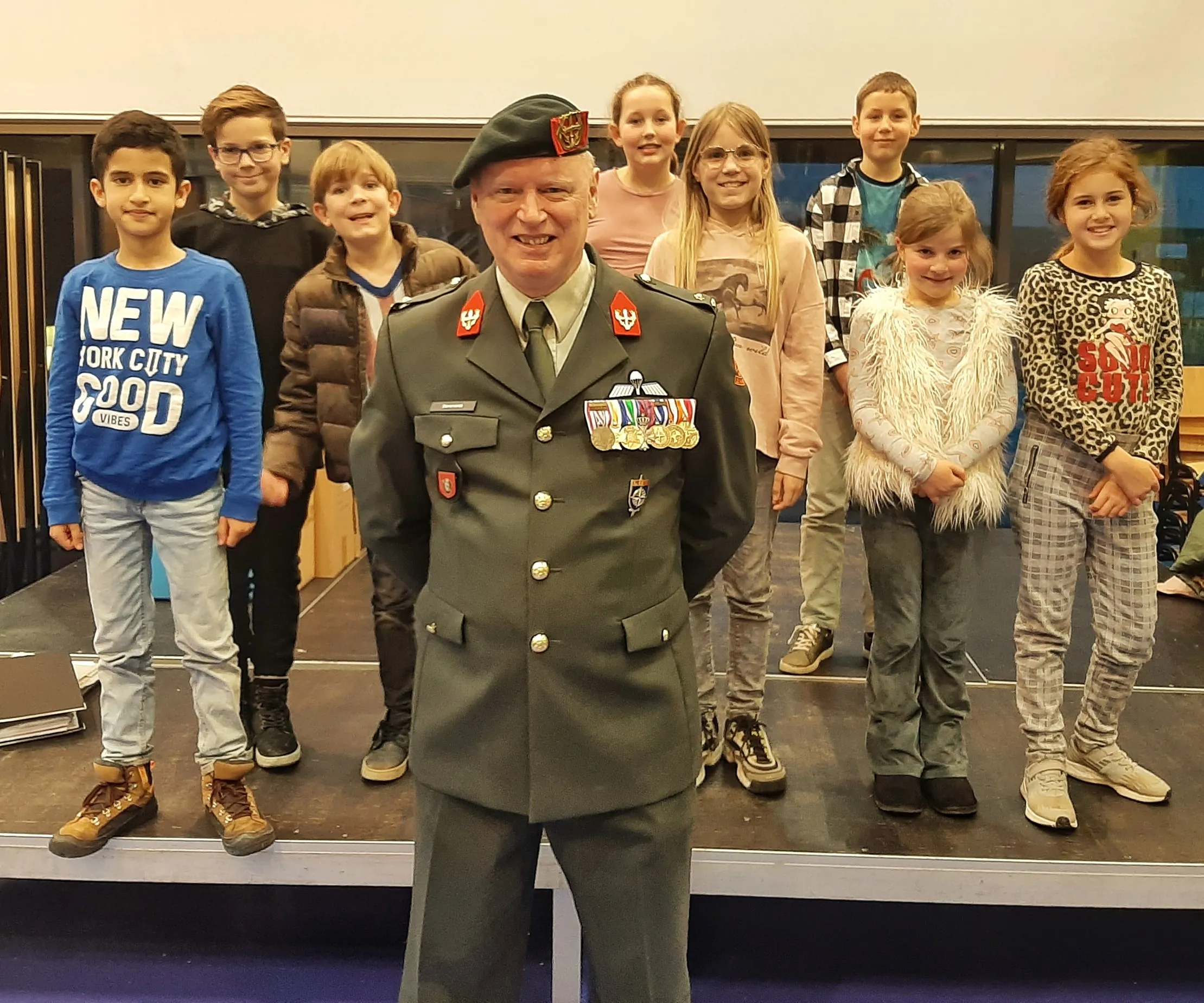 veteraan geeft gastles bij piezo talentenacademie fotograaf stichting piezo