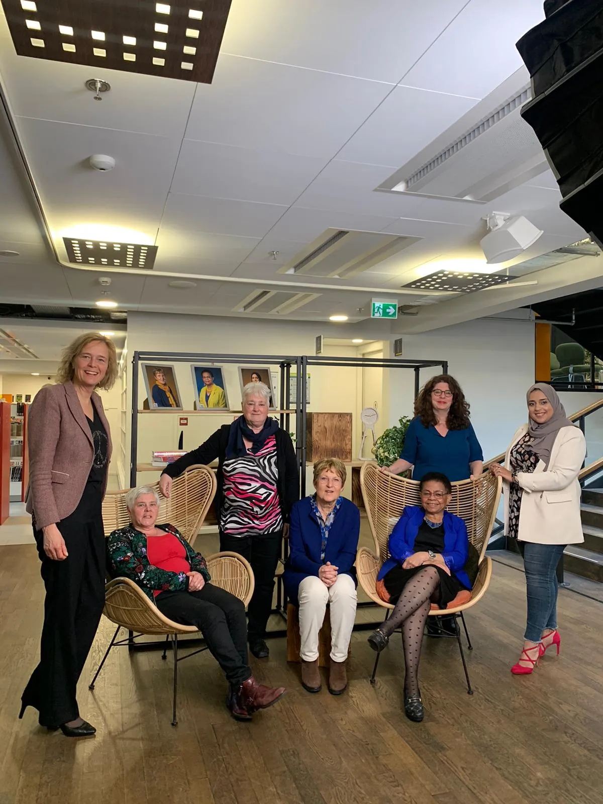 wethouder ter laak met de genomineerde dames voor vrouwendag 2022 door marije arnouts wijck zoetermeer