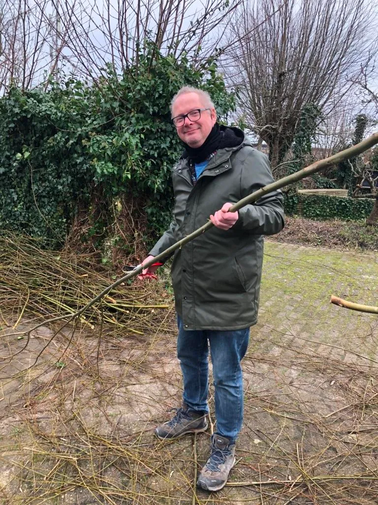 wilgen knotten in de wijktuin fotograaf stichting piezo