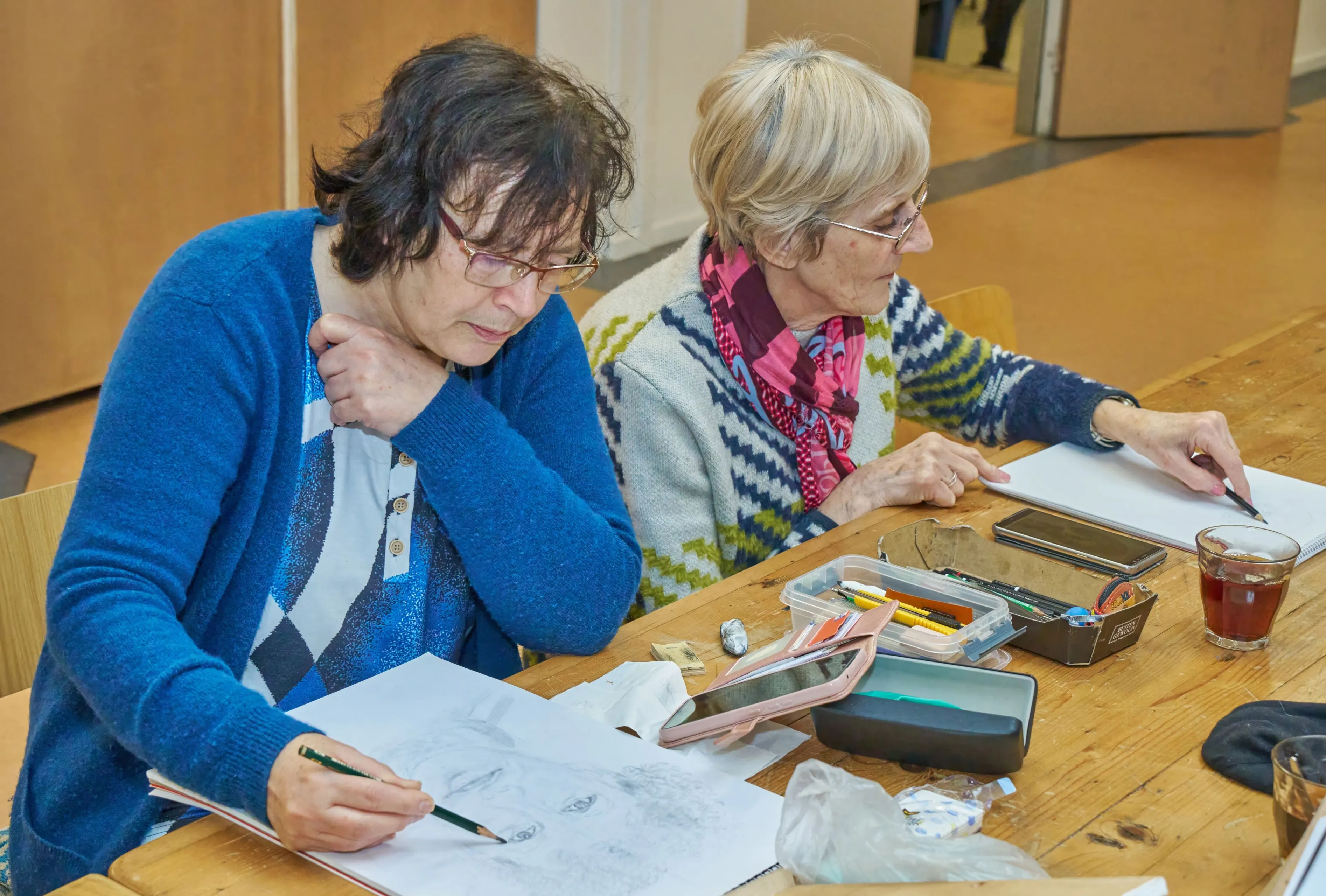 portrettekenen bij de piezo ambachtenwerkplaats fotograaf leon koppenol