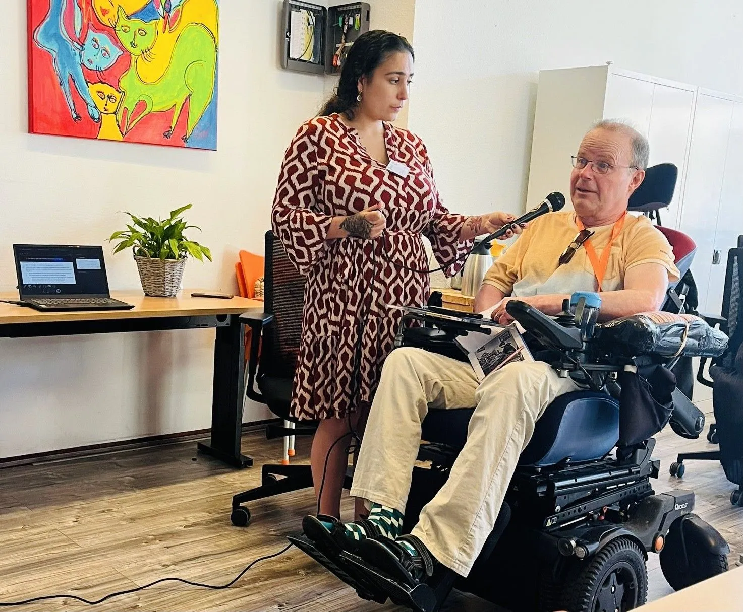 hans van hezewijk vertelt tijdens zijn lezing bij inzet meerzicht vol enthousiasme en inspiratie hoe je met een beperking met eigen inzet van het leven kunt genieten foto stichting piezo