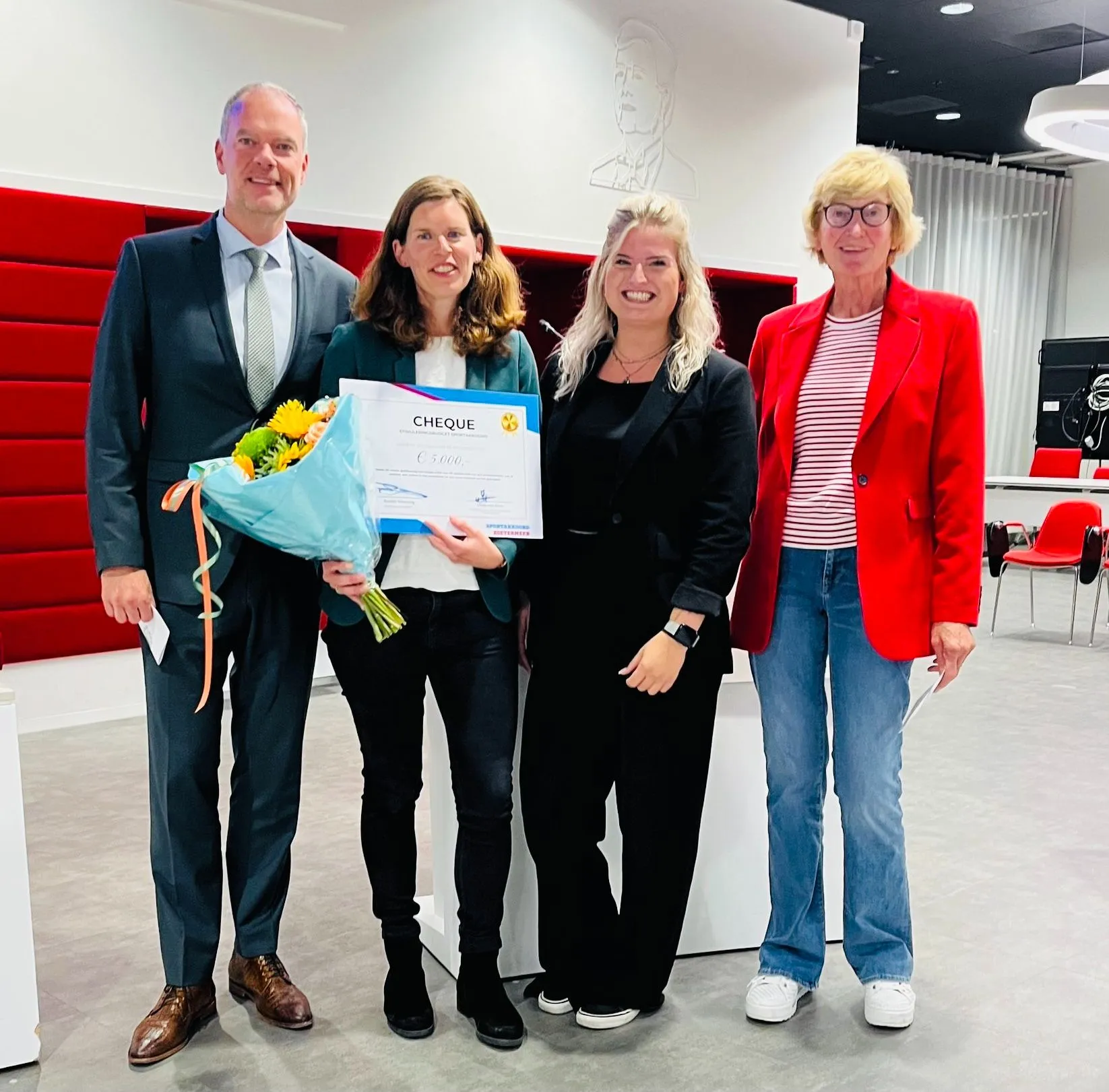 wethouder ronald weerwag martine nigten en nicoline schol van stichting piezo jurylid dini bouwmeester foto stichting piezo