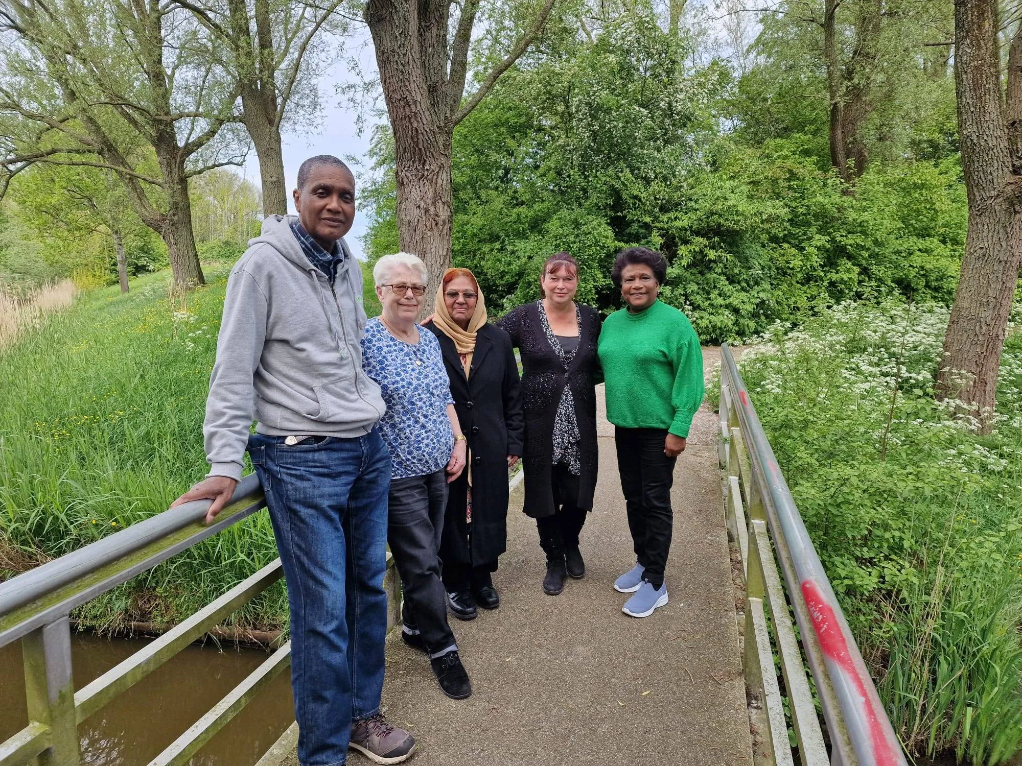 elke maandagochtend gaat de wandelgroep van inzet buytenwegh op pad foto stichting piezo