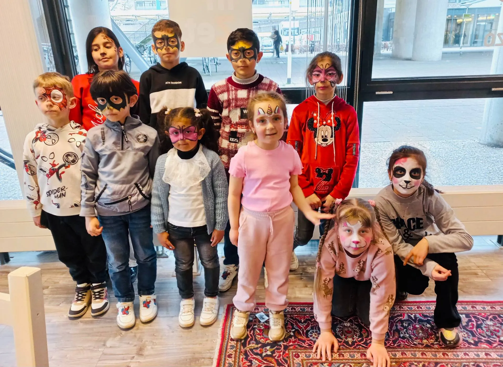 bij de piezolocatie in meerzicht zijn kinderen omgetoverd tot hun favoriete filmheld of lievelingsdier foto stichting piezo