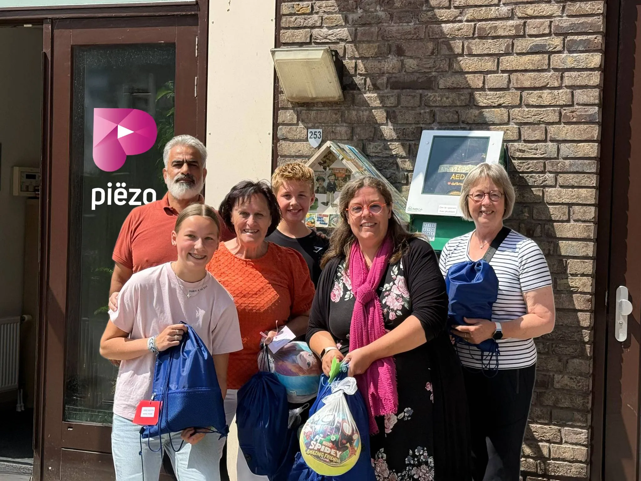 Ichtuskerk doneert vakantietassen aan Piëzo - foto Stichting Piëzo