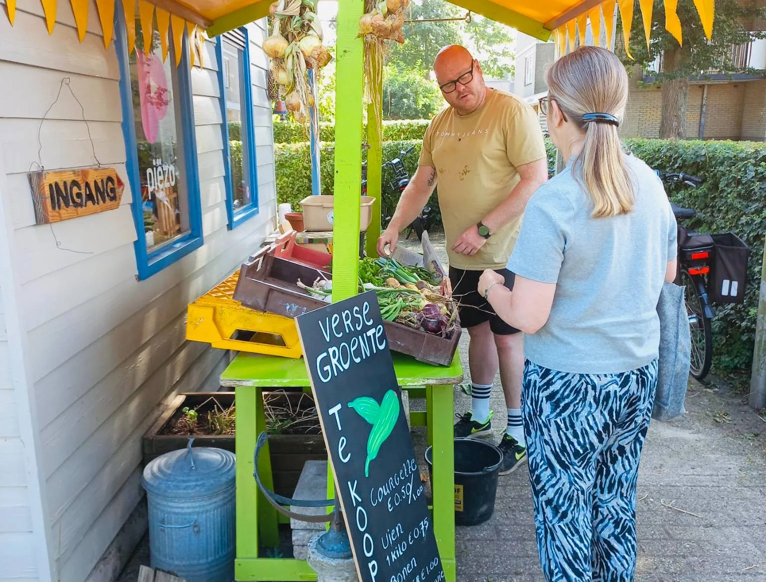Verse groente uit eigen tuin te koop in Wijktuin Noordhove - foto Stichting Piëzo