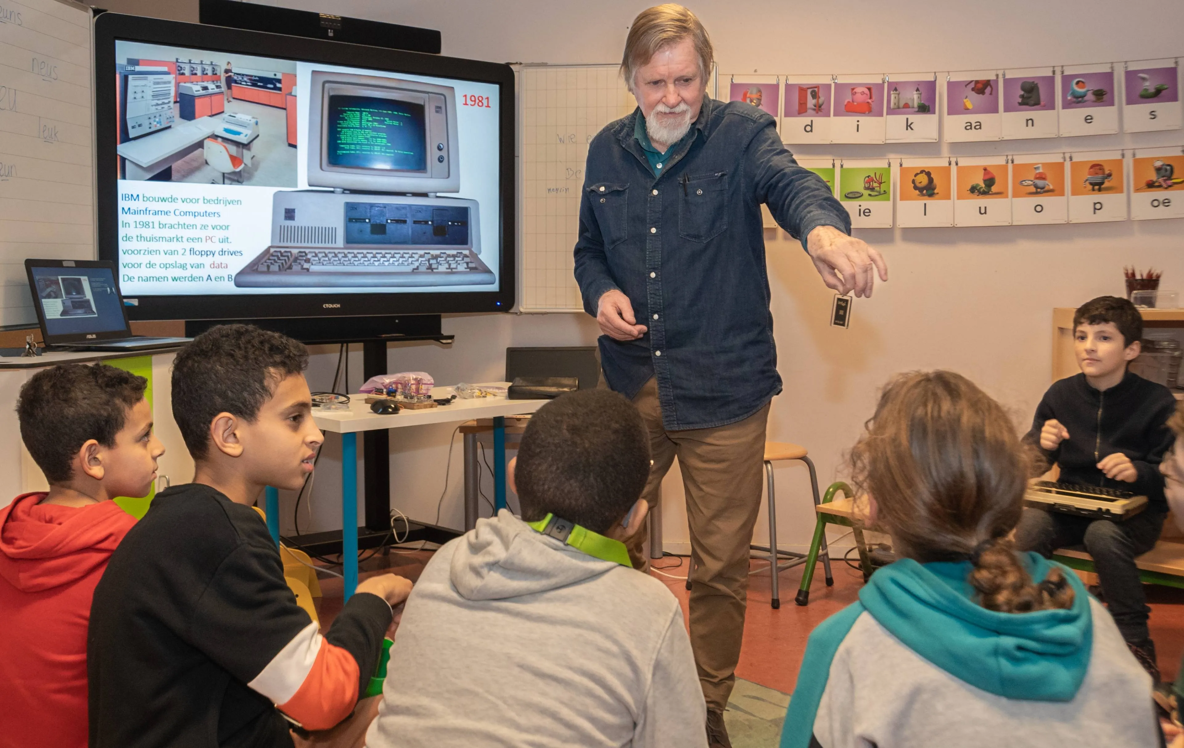 Inspireer de werknemers van de toekomst als gastbedrijf of gastdocent bij de Piëzo TalentenAcademie - fotograaf Jeroen Stahlecker