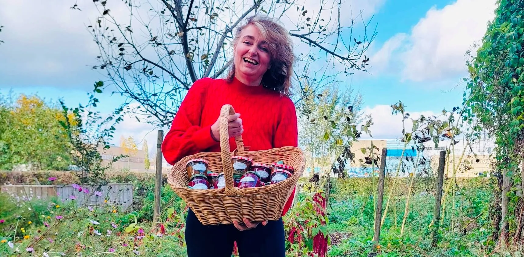 Samen oogsten en genieten van zelfgemaakte jam in Wijktuin Noordhove - foto Stichting Piëzo