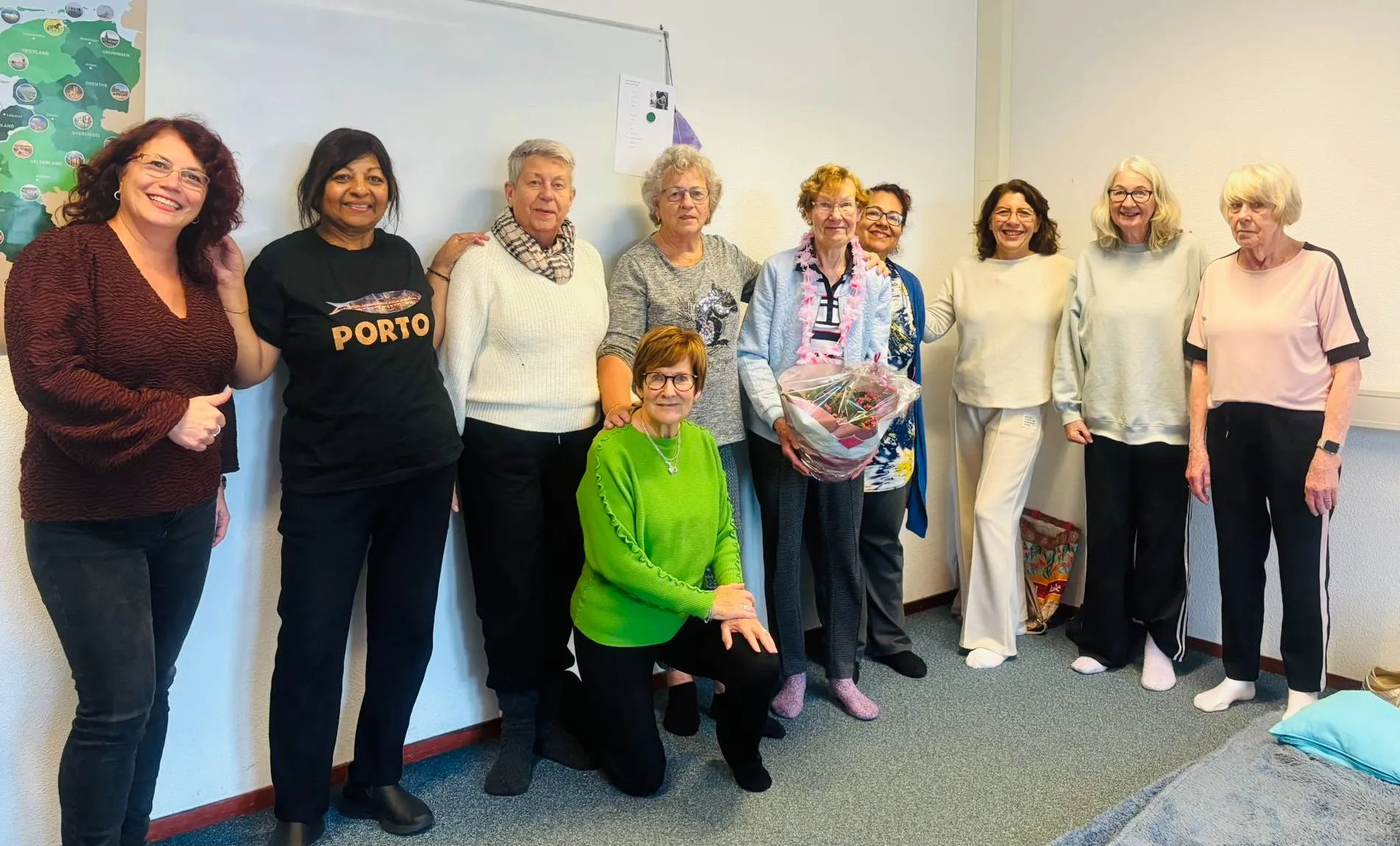 Yogagroep inZet Meerzicht viert 90-jarige deelnemer - foto Stichting Piëzo