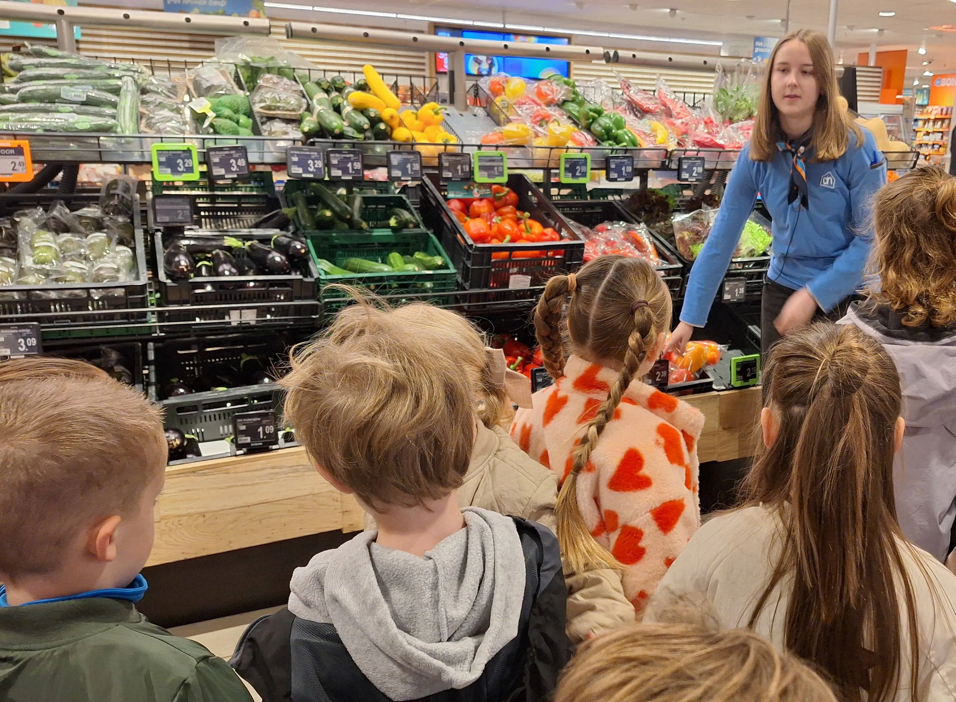 Kleuters op bezoek bij de AH tijdens Projectweek Gezonde School