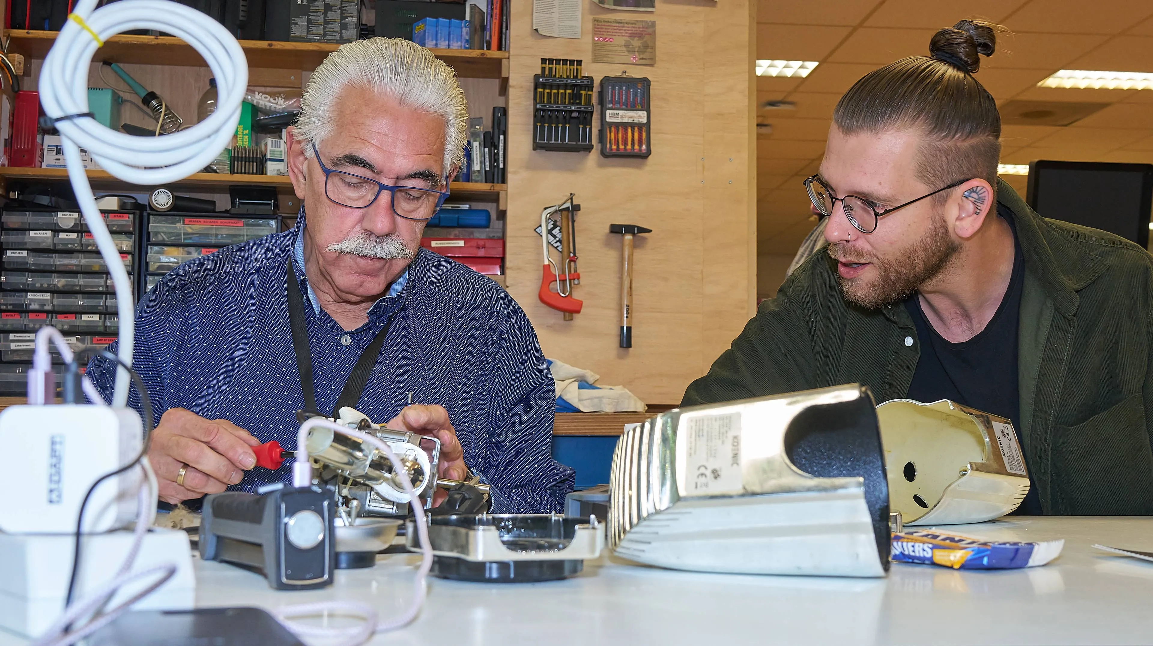 Repair Café Ambachtenwerkplaats - fotograaf Leon Koppenol
