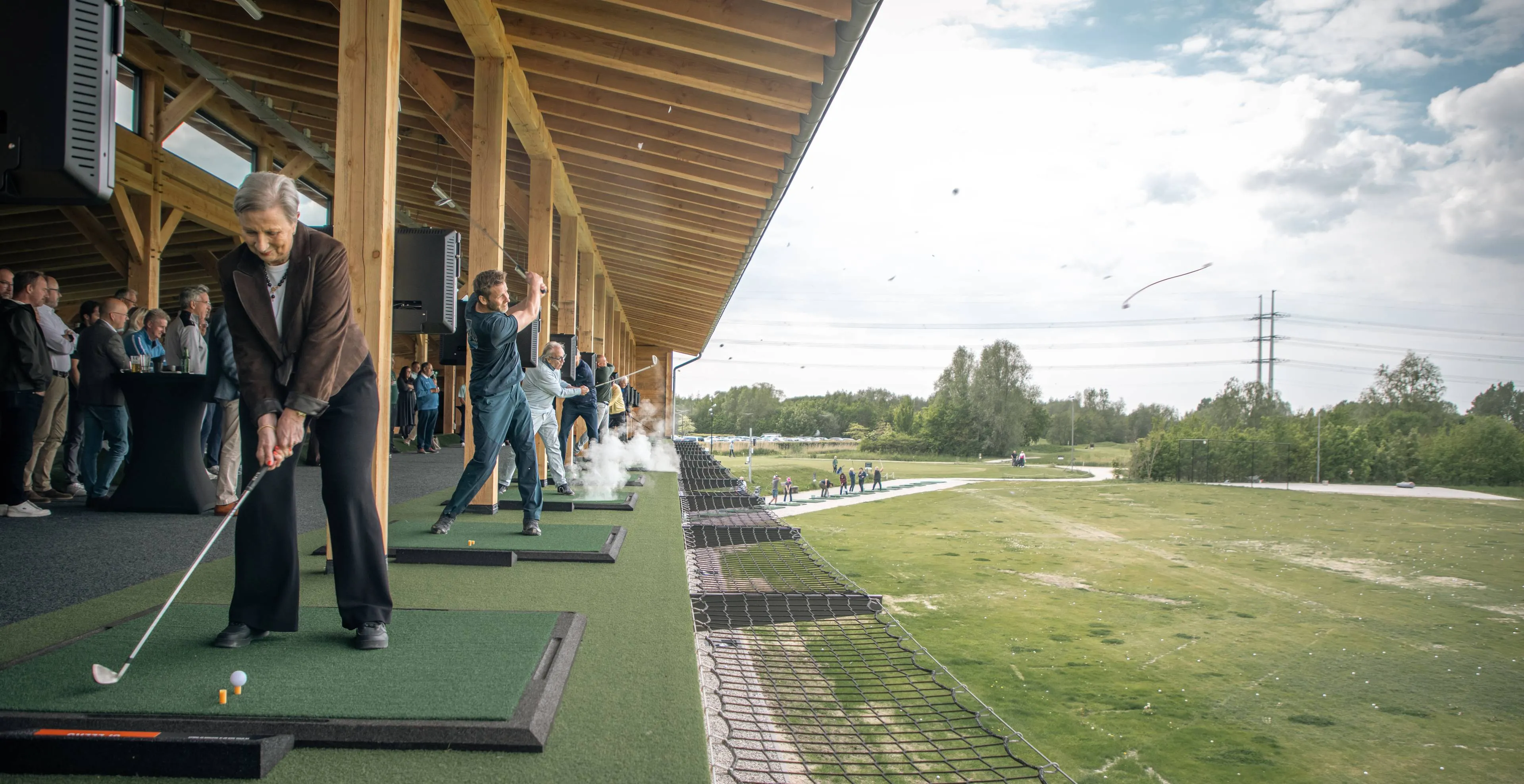 Aandeelhouders slaan symbolisch eerste bal